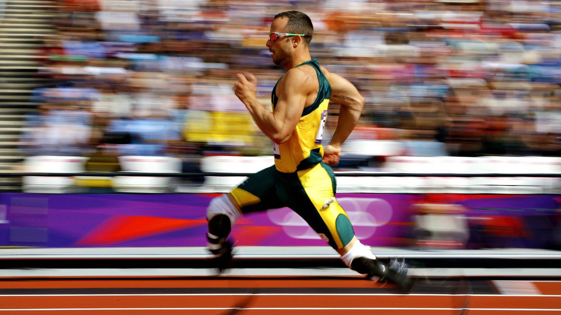 赛道风云，拉塞尔统治全场，法拉利逆转威廉姆斯的策略博弈