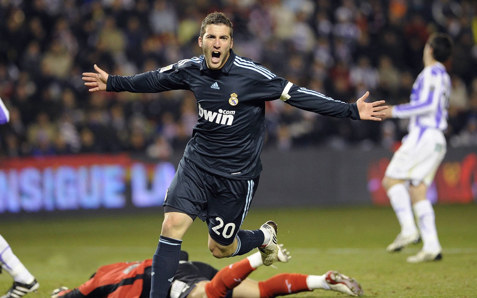 绝杀与惊艳，一场比赛，两种英雄主义